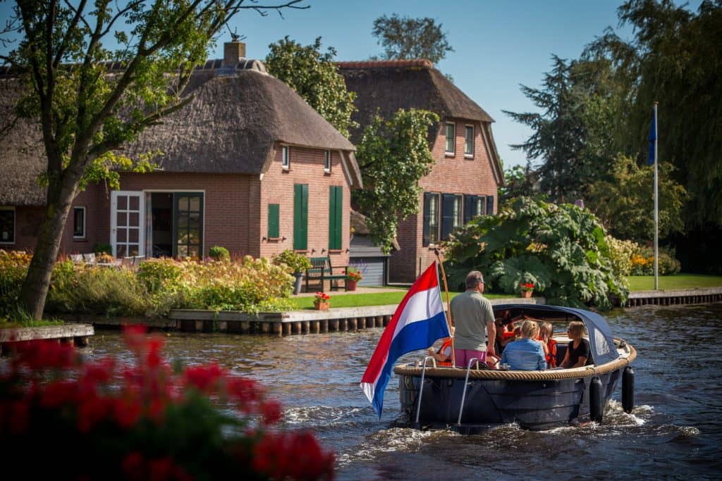 Rondvaart door Giethoorn - Fietswandelvakantie.nl